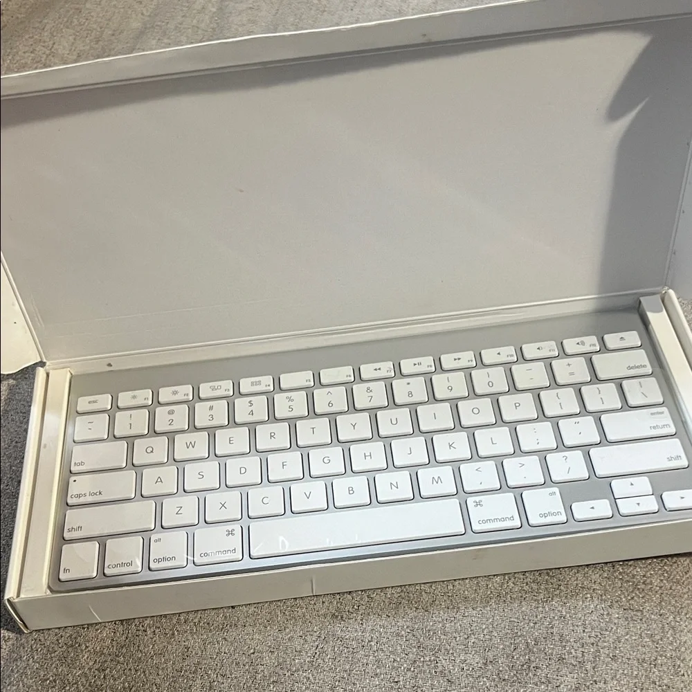 Apple White Wireless Keyboard